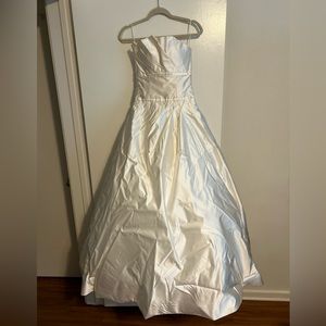 Vintage CAROLINA HERRERA wedding dress. Size 2